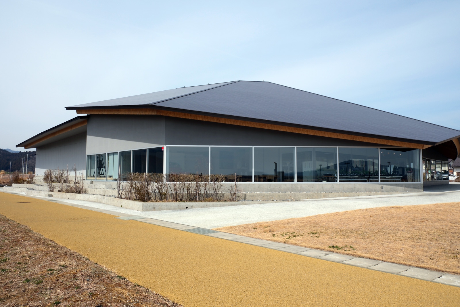 加工工場を併設した「サロンドロワイヤルタカタ本店」